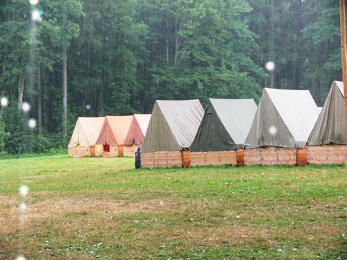 déšť dorazil na náš tábor